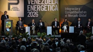 Venezuela intenta rescatar su industria petrolera con el 70% de sus pozos inactivos