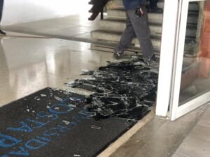 Tras actos vandálicos, estudiantes “autónomos y apartidarios” exigen no enfrentar sanciones ni procesos