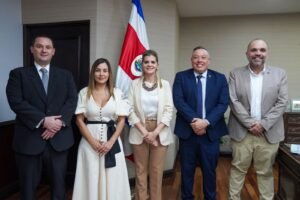 Laura Fernández se compromete a trabajar de cerca con alcaldías de la ANAI