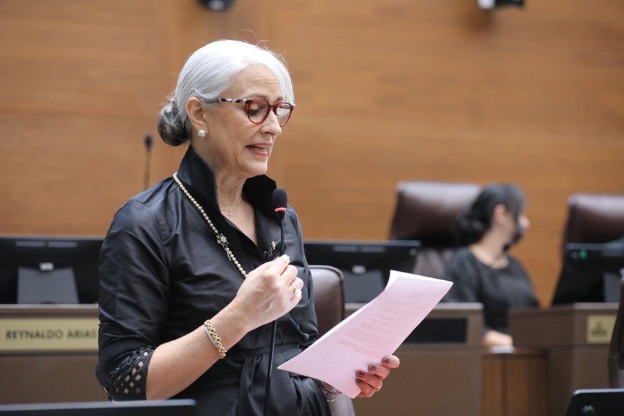 Abril Gordienko aboga por el diálogo y advierte contra la polarización al iniciar nueva legislatura
