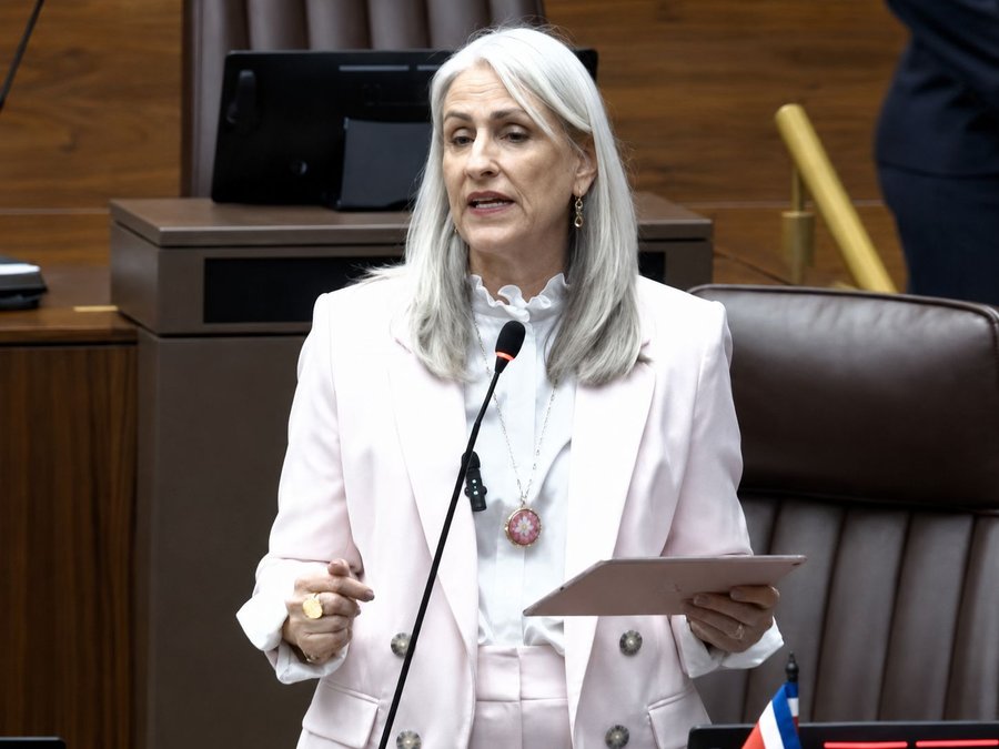 Abril Gordienko presenta reforma constitucional para aumentar edad mínima para ser magistrados a 50 años