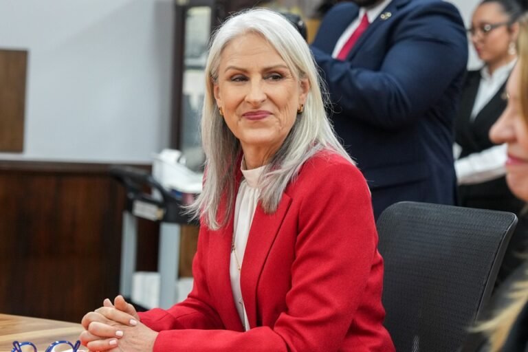 Abril Gordienko cuestiona a presidenta del Congreso por “usar poder político” para afectar a fracciones de oposición 
