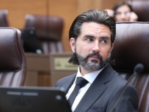 Barzuna: El INS a pesar de estar compitiendo contra 12 aseguradoras privadas mantiene un 70% del mercado