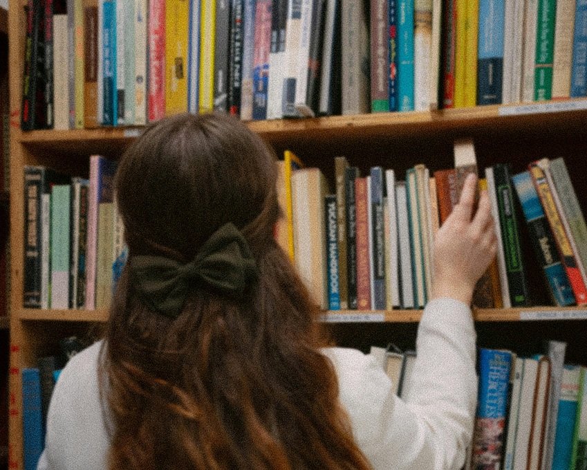 ¿Por qué se debe hablar de política en las bibliotecas?