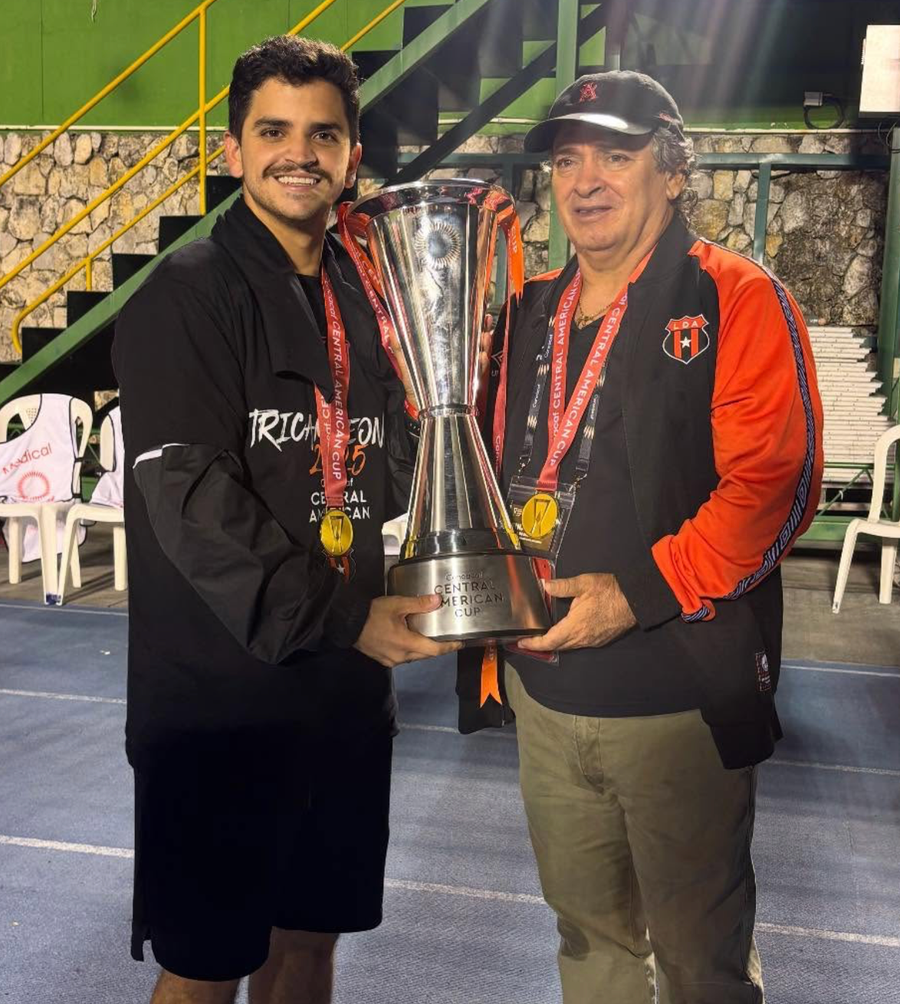 Andrés Ramírez junto a su padre Óscar.