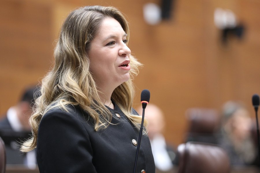Claudia Dobles urge transformar el país ante rezagos en educación, seguridad y economía