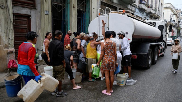 Cuba deja de regular los precios minoristas del combustible por la crisis económica