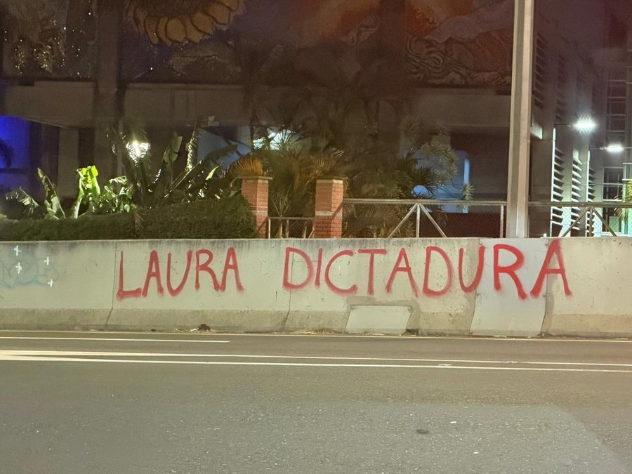 Manipulación y falacias: la estrategia política para perfectos idiotas
