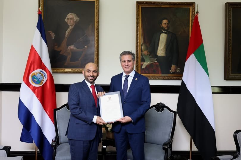 Nuevo embajador de Emiratos Árabes Unidos presenta copias de estilo ante la Cancillería