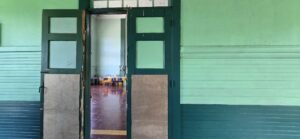 Escuela en Juan Viñas opera con orden sanitaria vigente desde 2021, advierte Defensoría