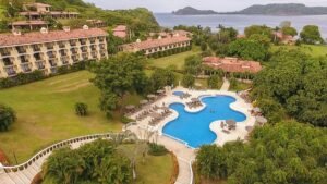 Mujer con discapacidad visual denuncia discriminación en hotel de Papagayo por impedir ingreso de perro guía