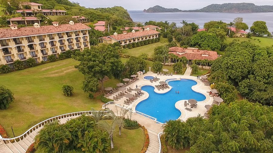 Mujer con discapacidad visual denuncia discriminación en hotel de Papagayo por impedir ingreso de perro guía