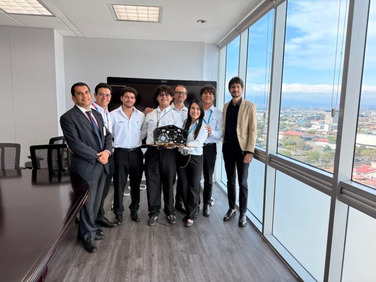 Estudiantes ticos ganadores del Reto Marte 2025 avanzan a nueva final internacional con proyecto solar agroindustrial