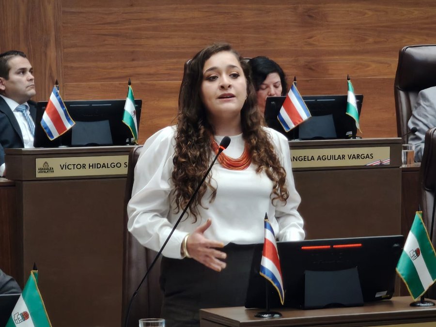 Iztarú Alfaro exige declaratoria de emergencia ante muerte de 5.700 personas en listas de espera de la CCSS