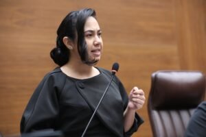 Joselyn Sáenz le dice a Chaves que sea humilde y reconozca que el pueblo no le dio mayoría de 38 diputados