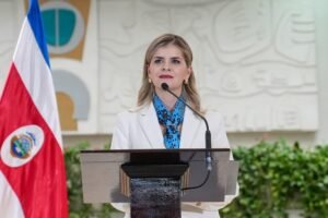 Fernández asegura que nadie votó por ella para “taparse los ojos y hacerse la loca” con lo que está mal en Costa Rica