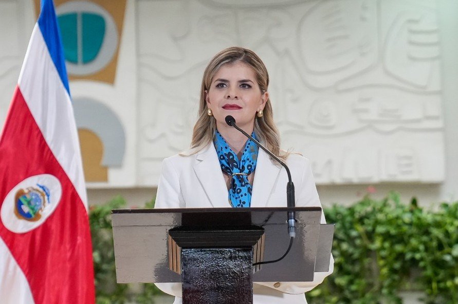 Fernández asegura que nadie votó por ella para “taparse los ojos y hacerse la loca” con lo que está mal en Costa Rica