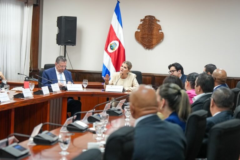 Laura Fernández hace un llamado a la fracción del PLN a poner por delante la bandera de Costa Rica