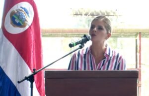 Laura Fernández: El areteo de ganado va porque va