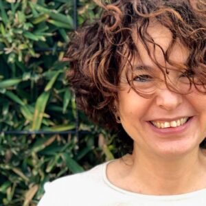 Laura Sauma cuestiona oposición a proyecto que eliminaría cobro por inscripción de correos electrónicos en sociedades
