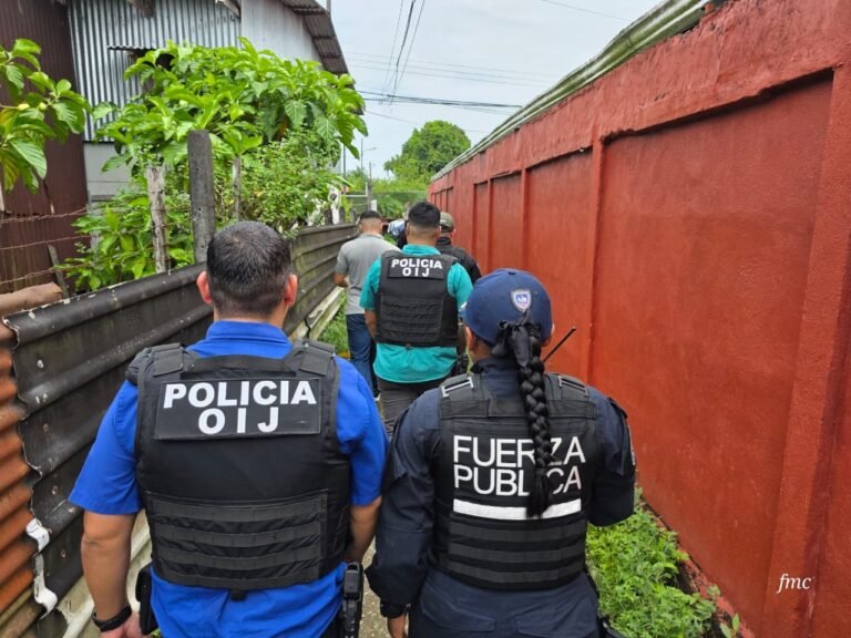 Autoridades decomisan 18 gallos de pelea en operativo en Barrio Quinto de Limón