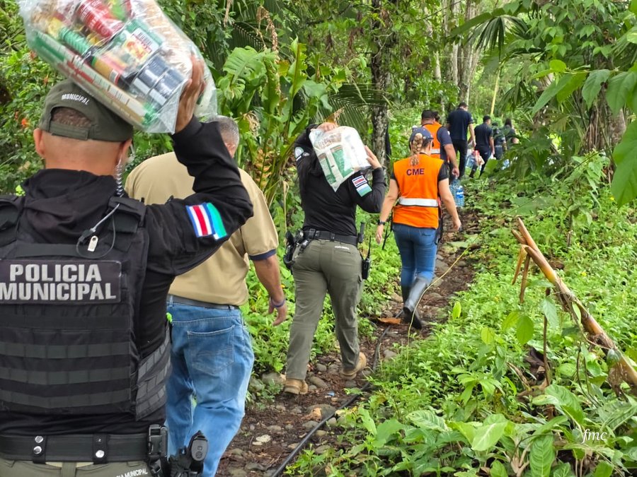 Comité Municipal de Emergencias de Limón distribuye ayuda humanitaria tras paso de la Onda Tropical N° 03
