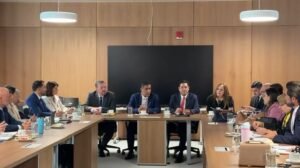 Bancada oficialista y ministro de la Presidencia alinean agenda legislativa enfocada en resultados para el país