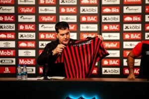Ismael Rescalvo fue presentado como técnico de Alajuelense en el mes de mayo.