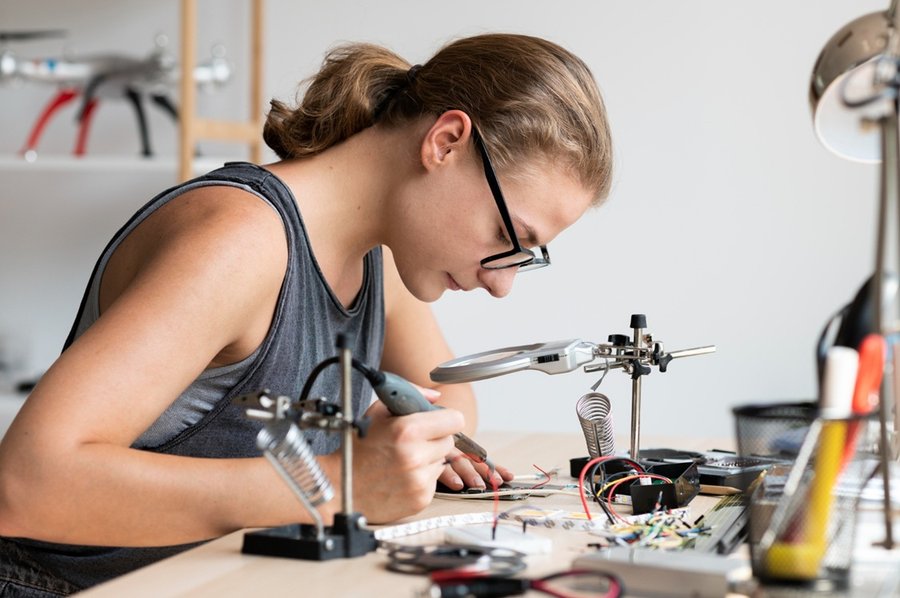 Mujeres en ciencia y tecnología podrán impulsar sus emprendimientos con nueva edición de CONSTELAR
