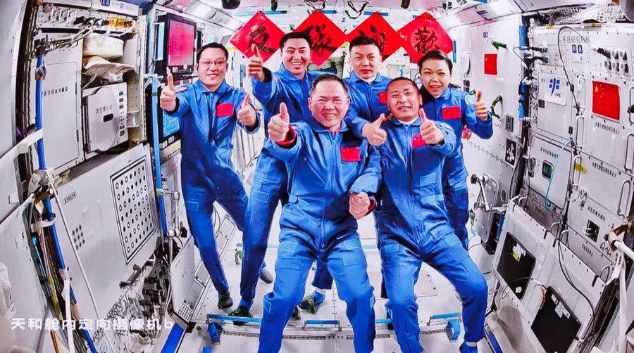 China lanza misión Shenzhou-23 que establecerá récord de permanencia en órbita