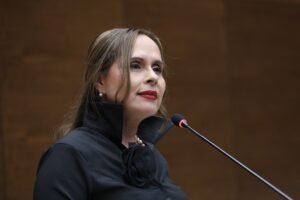 Yara Jiménez: Los diputados de oposición no deben paralizar el desarrollo del país
