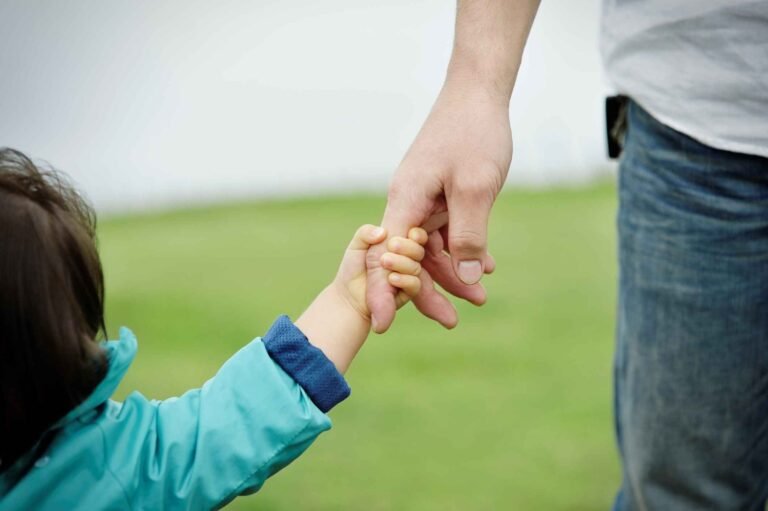 Participación activa de los padres fortalece habilidades socioemocionales de los hijos, según estudio