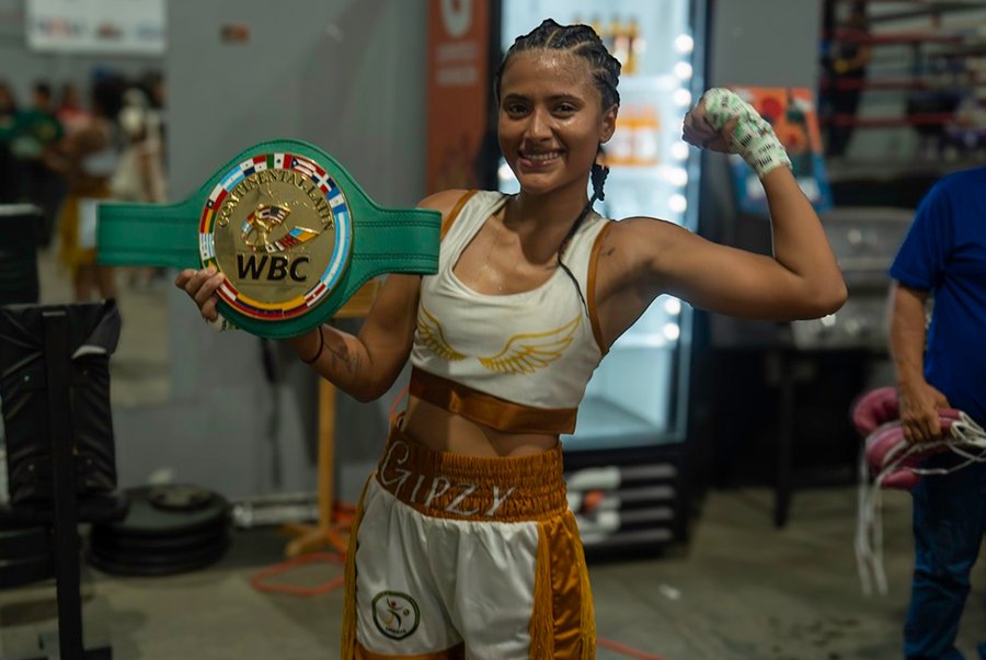 Gipzy “El Ángel” Díaz retiene su título Latino Átomo WBC con contundente nocaut técnico
