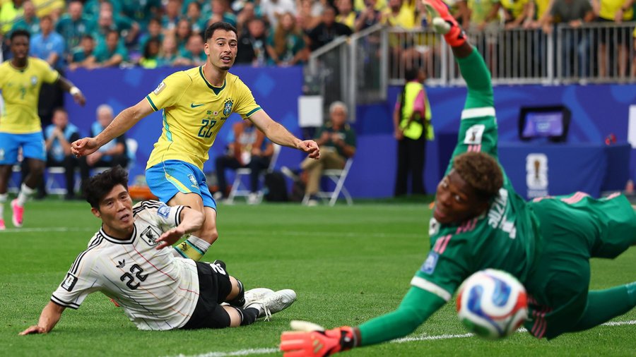 Brasil sufrió para derrotar a Japón y avanzó con un gol en el último suspiro