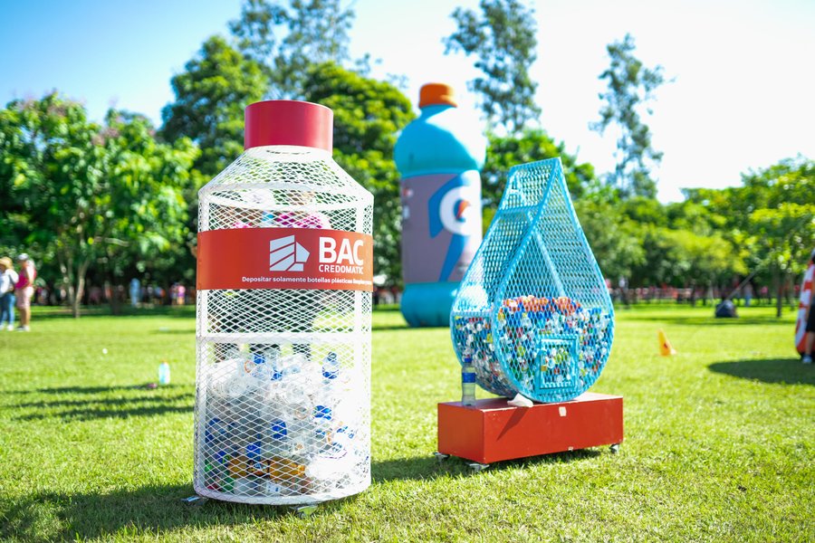 BAC compensa más de 21.000 toneladas de CO₂e y pro