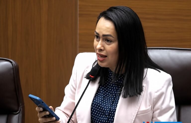 Cindy Murillo a Claudia Dobles: Lo único bueno que hizo su Charlie fue traer a Rodrigo Chaves