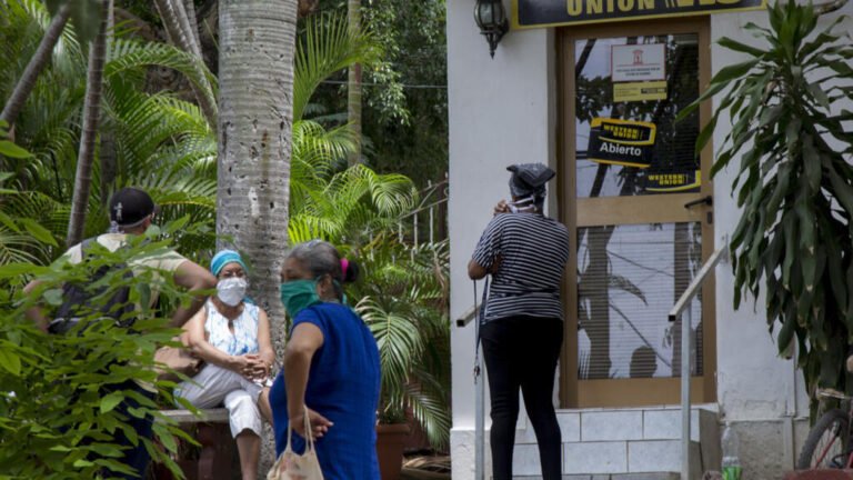 Visa y Mastercard se despiden de Cuba: ¿a quién perjudica más la asfixia económica y energética?