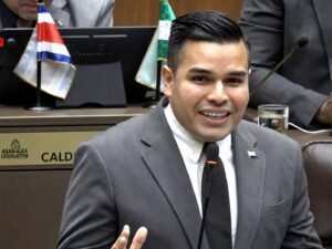 Hernández: Rodrigo Chaves haga su trabajo y no le pase la tijera a los que nacieron con menos