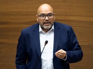 Araya critica a Laura Fernández por ir a Crucitas a tomarse fotos sin proponer soluciones