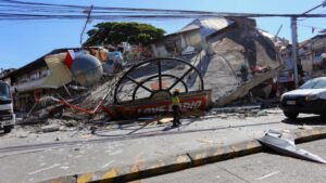 Terremoto de magnitud 7,8 en Filipinas deja al menos 35 muertos, cientos de heridos y olas gigantes
