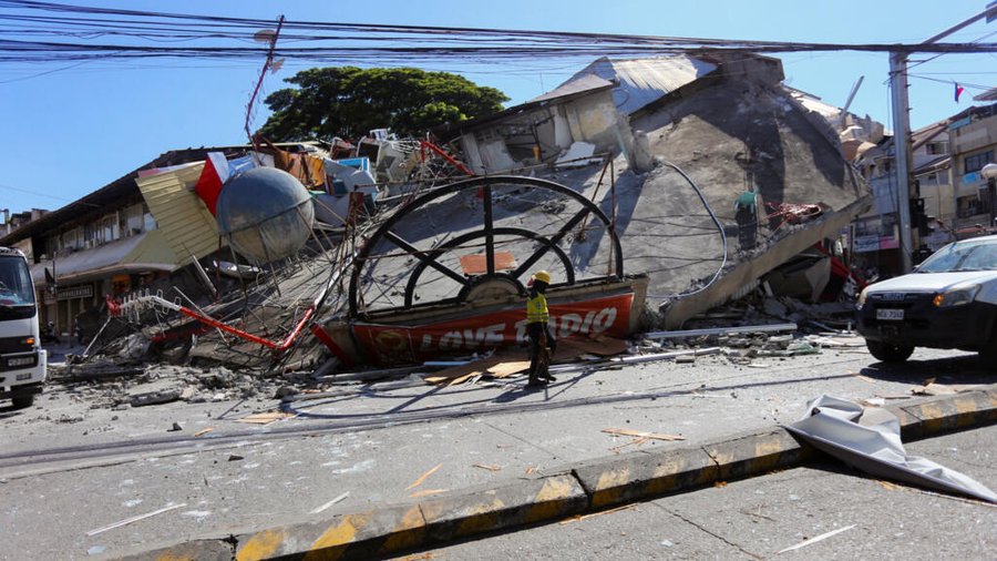 Terremoto de magnitud 7,8 en Filipinas deja al men