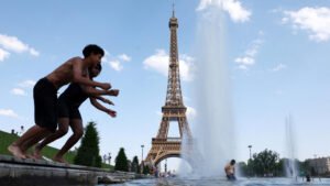 Alerta máxima: hallan a dos niños muertos en un auto en medio de la ola de calor extremo en Francia