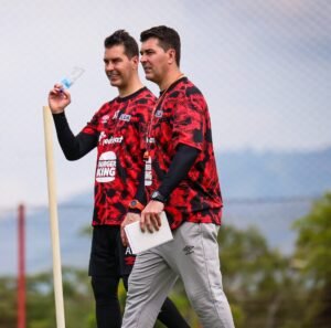 Ismael Rescalvo y su hermano Juan iniciaron los trabajos con Alajuelense.