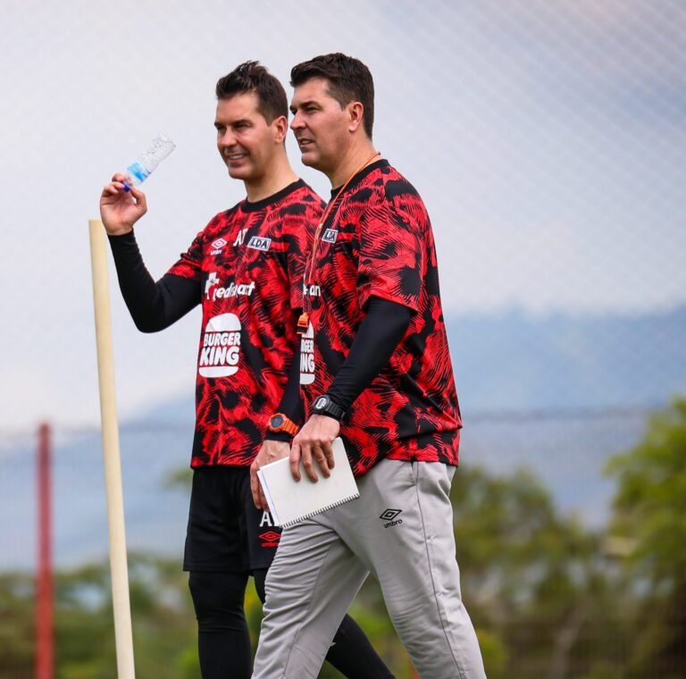 Ismael Rescalvo y su hermano Juan iniciaron los trabajos con Alajuelense.