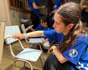 Estudiantes de colegio de 12 países  intervinieron escuela unidocente en Parrita