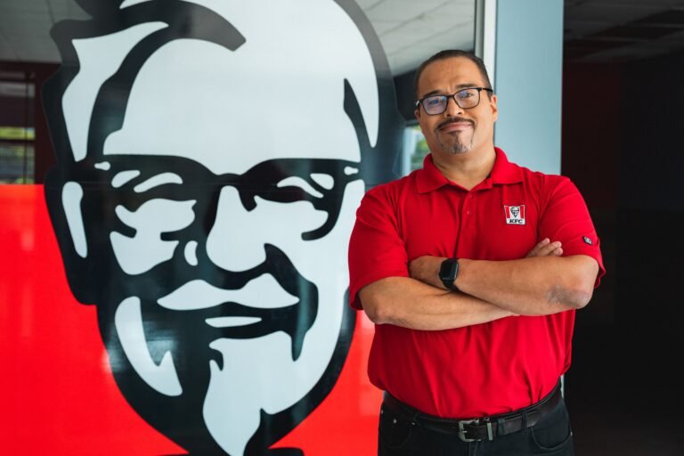 Tecnología y eficiencia operativa redefinen la operación de las cadenas de comida rápida en Costa Rica