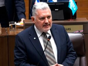 Villalobos: El alcalde Mario Redondo ha decidido que mejor le queda bien a ACAM que a sus comercios