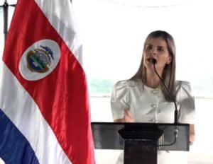 Laura Fernández a delincuentes: Lo que van a encontrar es mano dura en las cárceles, ya los pusimos a trabajar