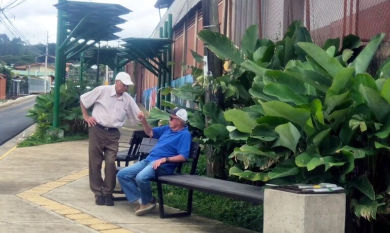 Municipios recibirán fondos para impulsar comunidades inteligentes y paradas de autobús inclusivas