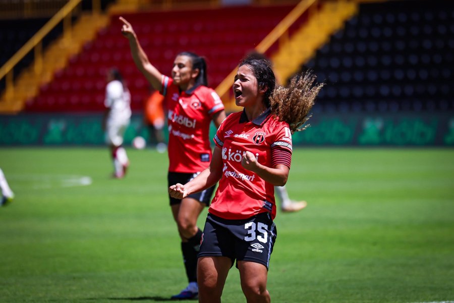 Alajuelense le gana a Saprissa un clásico importante